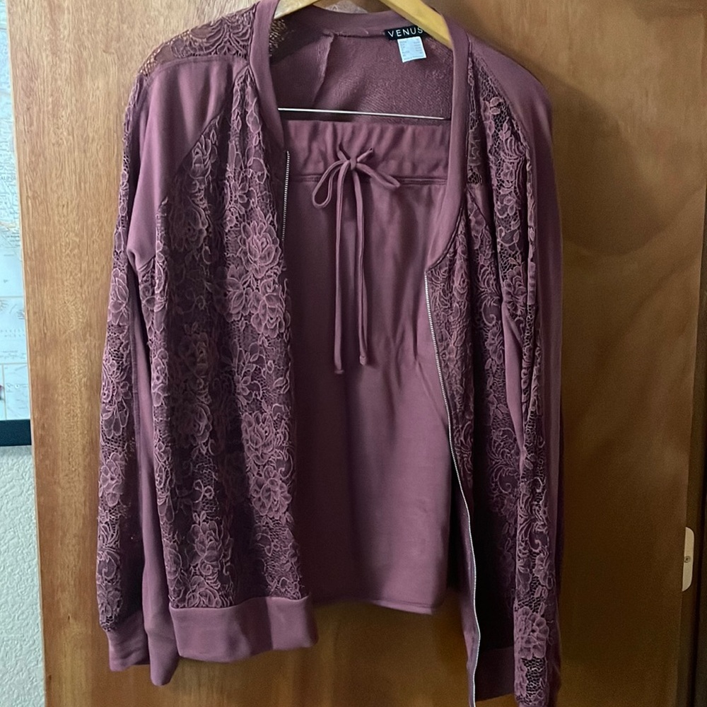 Womens skirt and jacket set. Size XL